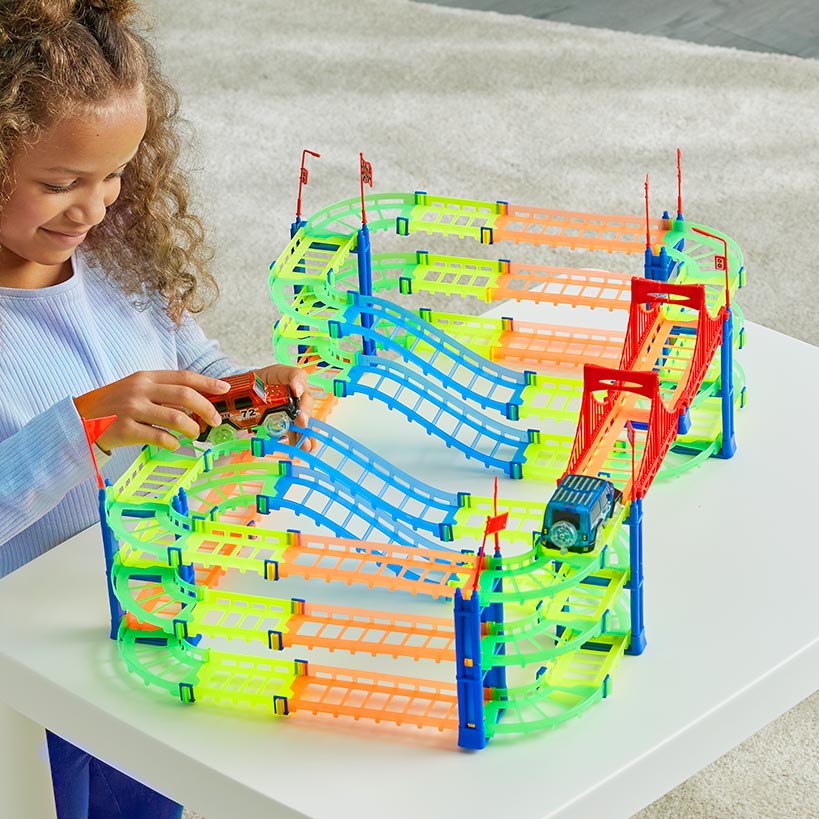 170pc_Stunt_Race_Track_Stunt_Race_Track_2129715_zm_4d422a66-814c-4693-ba85-d8d301b45d61